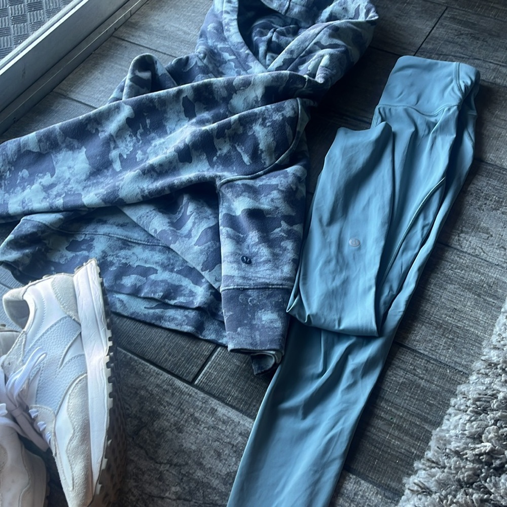Light blue lululemon leggings and LuLulemon cropped hoodie SET